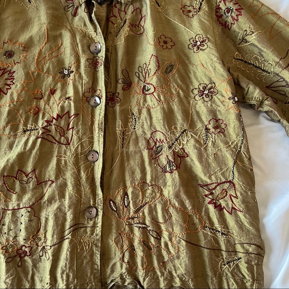 🪴Vintage Y2K Silk Green Embroidered Top🪴 - Picture 9 of 10